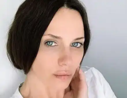 Мария Силвестър се снима с диамантена кралица