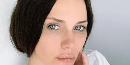 Мария Силвестър се снима с диамантена кралица