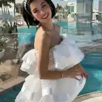 Мегз се стъкна като Снежанка