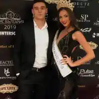 Мис България заряза Румен Радев