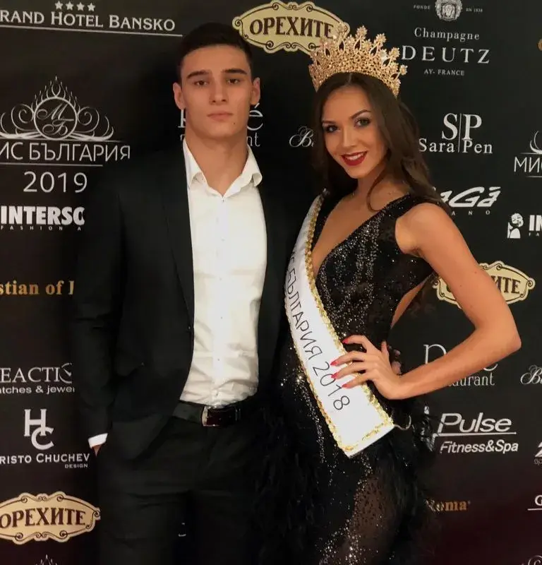 Мис България заряза Румен Радев