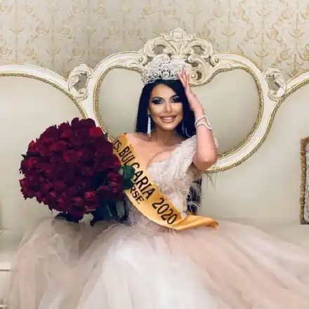 Мисис България Валери Стефанова спи за 10 бона в Канада! Буди се с гледка към Ниагарския водопад