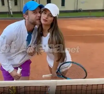 Ненчо Балабанов награби гореща тенисистка