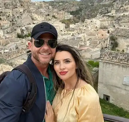 Ненчо Балабанов  сияе с 13 години  по-младо гадже