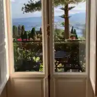 Николета Лозанова спи в хотел за 3 бона! Плеймейтката се съблече в Сицилия (СНИМКИ)