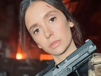 Нина Добрев става агент