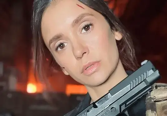 Нина Добрев става агент