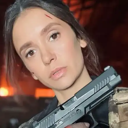 Нина Добрев става агент