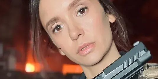 Нина Добрев става агент