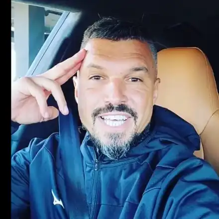 ПЪРВА СНИМКА на новото коте на Божинов – 40-годишна силиконова блондинка с дете