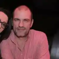 Пощальонът Пейо се гласи за сватба