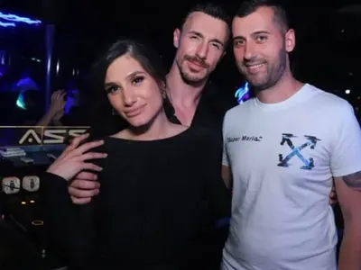 Сърцето на Ергена е за Алекс! Двойката засечена да купонясва в клуб (СНИМКИ)