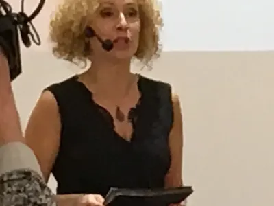 Силвия Лулчева с маратонки на коктейл