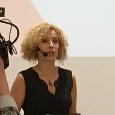 Силвия Лулчева с маратонки на коктейл