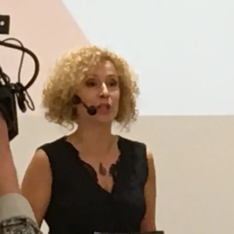 Силвия Лулчева с маратонки на коктейл