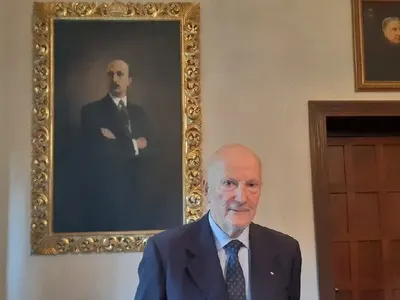 Симеон II предаде  короната на  своя внук