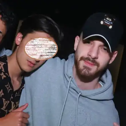 След раздялата с Теди Александрова: Тони Стораро пази Емрах от меркантилни момичета