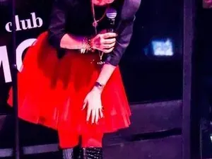 Софка спретна стриптийз „Червената шапчица“ пред ошашавени  фенове (ШОК снимки)