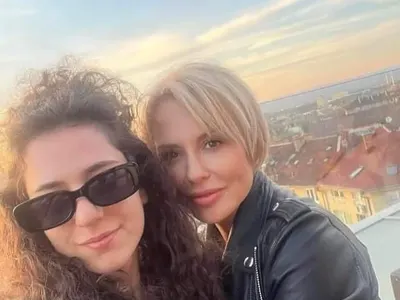 Стефания Колева изпрати абитуриентка (СНИМКИ)