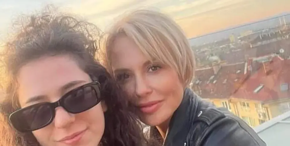 Стефания Колева изпрати абитуриентка (СНИМКИ)