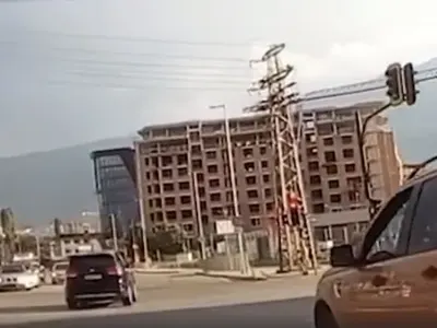 Тити Папазов пак  фучи на червено