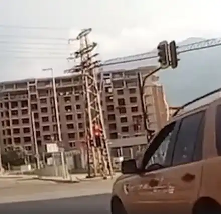 Тити Папазов пак  фучи на червено