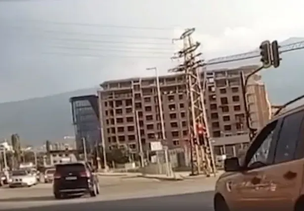 Тити Папазов пак  фучи на червено
