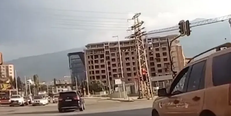 Тити Папазов пак  фучи на червено