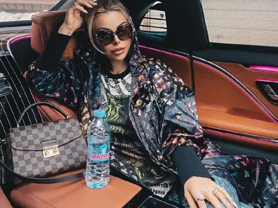 Топ мацките се фукат с чужди коли за по 200 бона! Луксозните им возила – все подаръци от мъжете им (СНИМКИ)