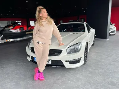 Топ мацките се фукат с чужди коли за по 200 бона! Луксозните им возила – все подаръци от мъжете им (СНИМКИ)