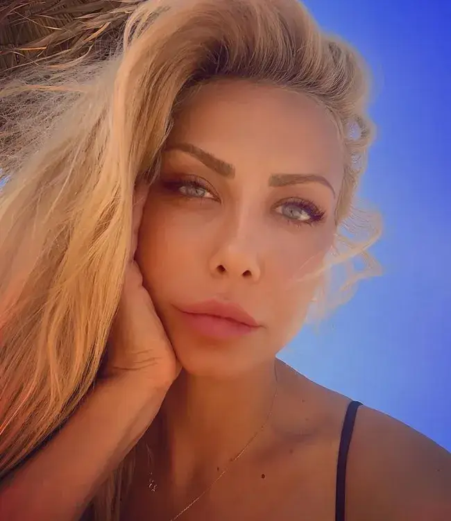 Венета Харизанова сама подхранва слуховете за развода си (Снимки)