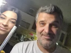 Малък Тошко стана на 51 г. в компанията на щерка си