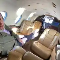 Захари Бахаров сам в самолета