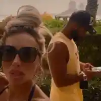 Златка разходи новия любовник по „Витошка“! Плеймейтката го играела ледена кралица