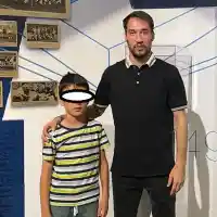 34-годишният Ивелин Попов си присажда коса