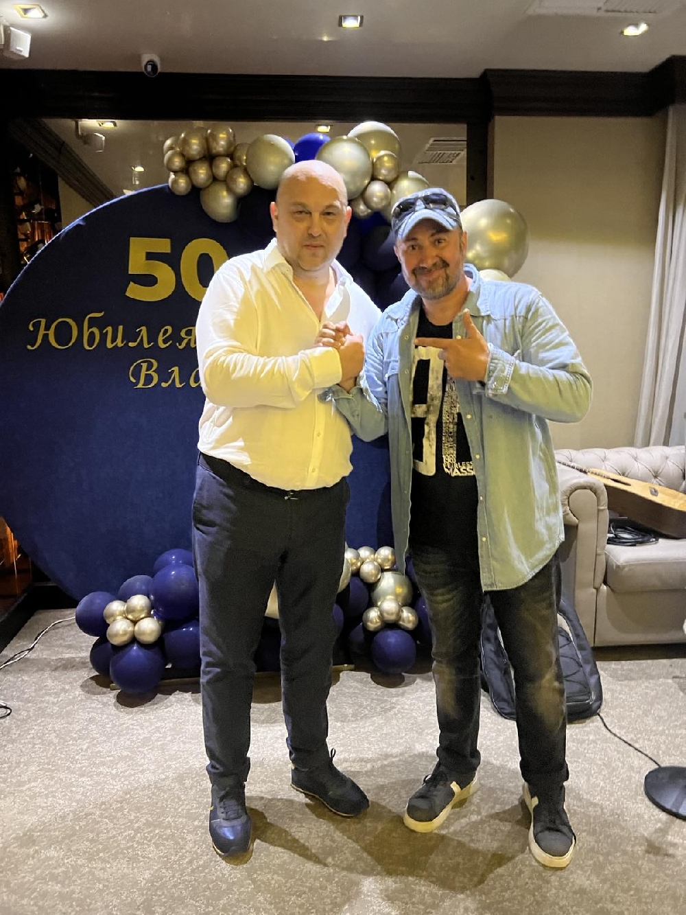 Най-острото перо на спортната и политическа журналистика чукна 50 с изискано парти