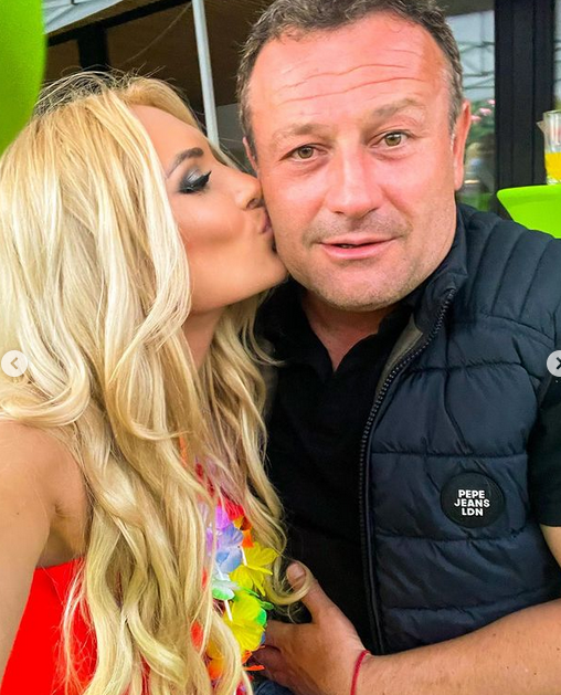 Анита на Рачков чукна 23 години с парти в палата му (Снимки от партито)