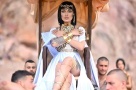 Диона стана Клеопатра, къпе се мляко