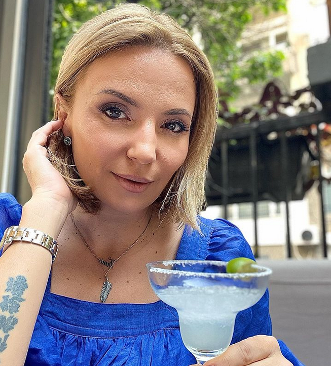 Ирина Тенчева се гласи да е цяло лято в Гърция