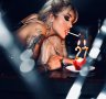 С майка си посрещнала 27-ия си рожден ден Диона!