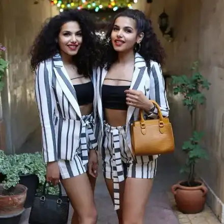 Алекс и Влади припкат с италиански сандали към Ботуша