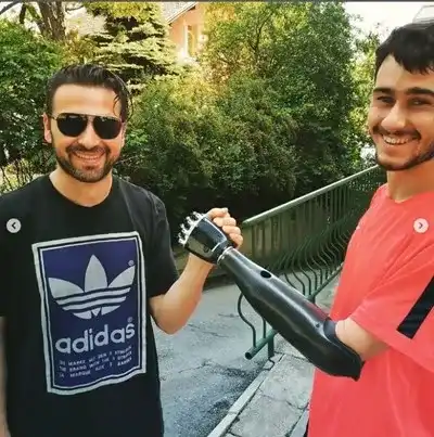 Александър Сано  работи 5 години  за ръката на сина си