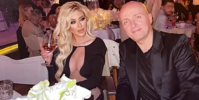 Андреа на сватбата на румънския Азис