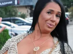 Анита Мейзер се зае да дави новия