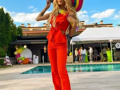 Анита на Рачков чукна 23 години с парти в палата му (Снимки от партито)