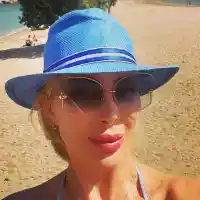 Антония Петрова влезе в 9-ия месец, спря да пътува