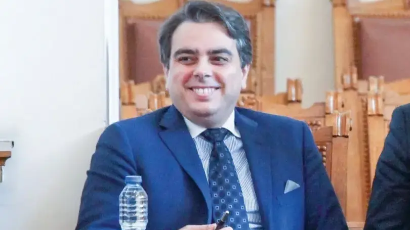 Асен Василев на вечеря с млада дама