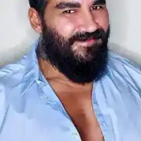 Азис на лов за мъже в Брюксел