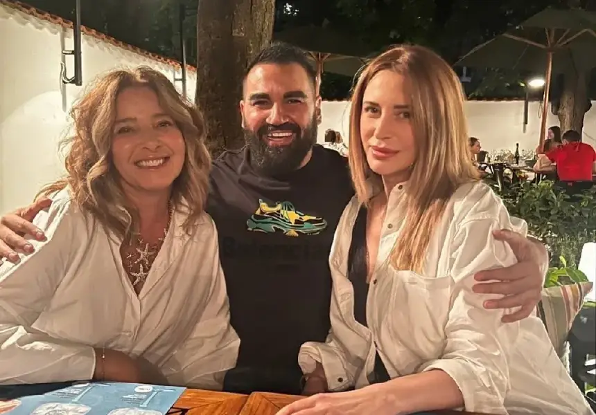 Азис поля раждането на сина си с три партита (Снимки)