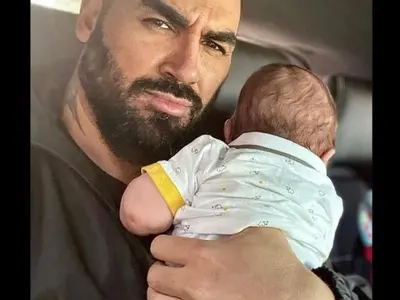 Азис поля раждането на сина си с три партита (Снимки)
